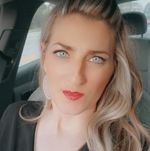 Meet your Posher, Laura